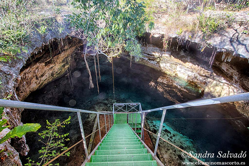 Balneario Cenote Yaxbacaltun, Yucatan Mexico