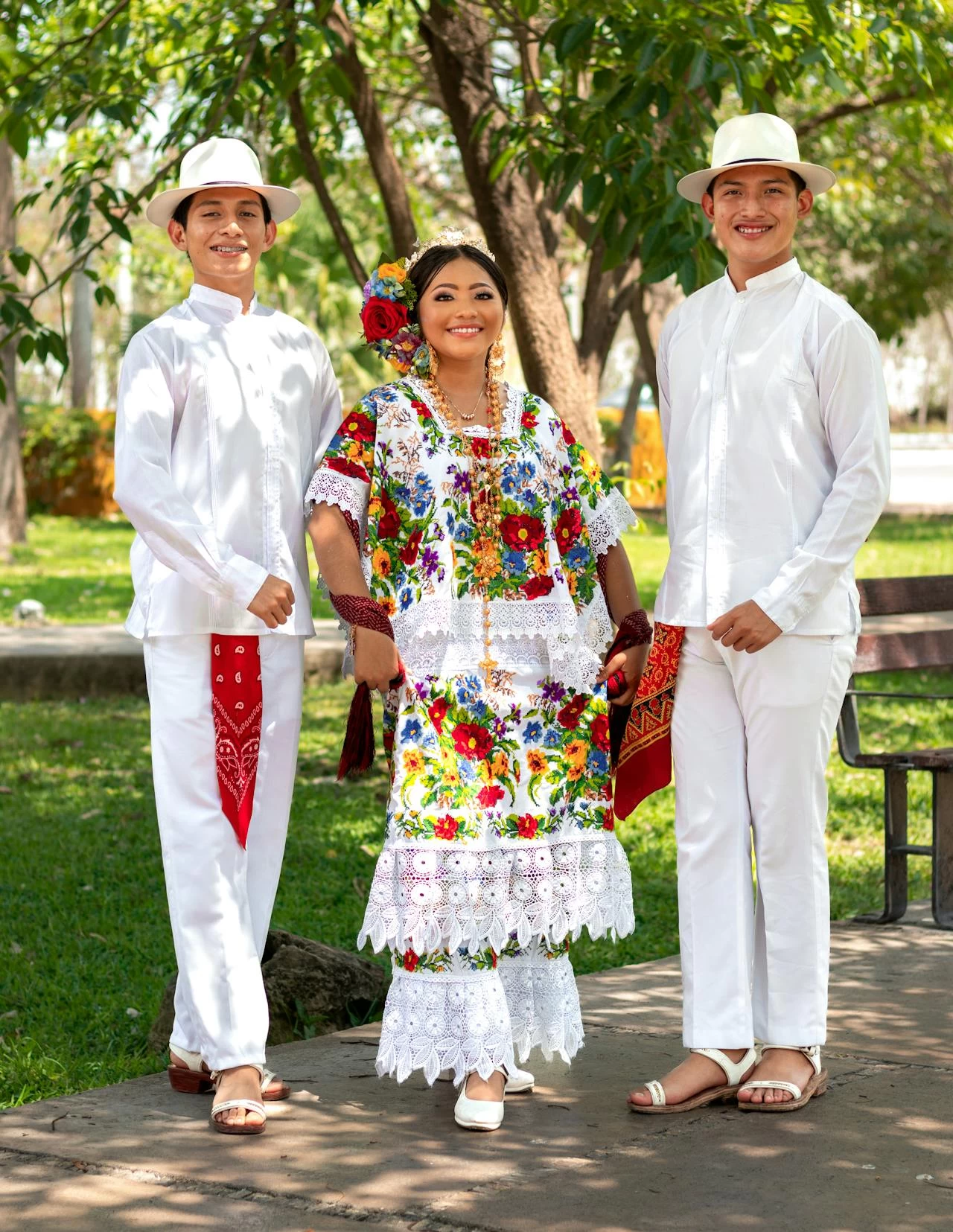 Un mosaico de hilos y tradiciones: las prendas típicas de México