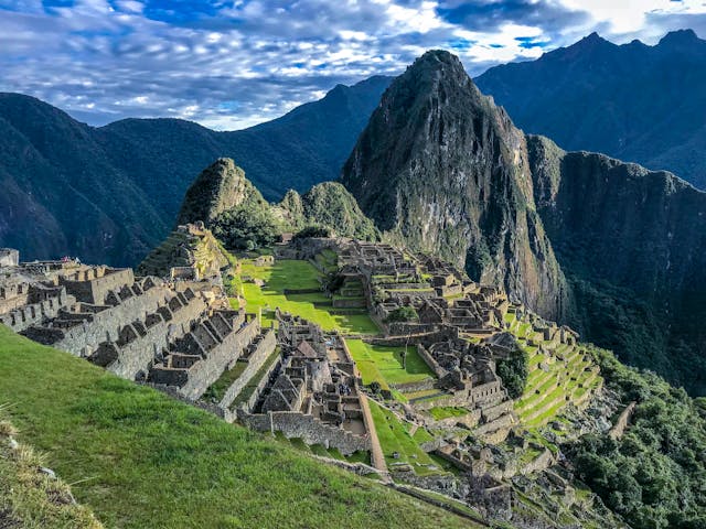 5 lugares turísticos imprescindibles en Perú para tu primer viaje: donde la cultura, la naturaleza y la maravilla se dan cita