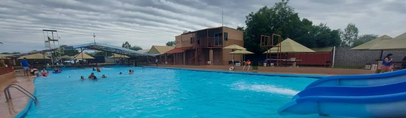 Albercas y Toboganes La Herradura